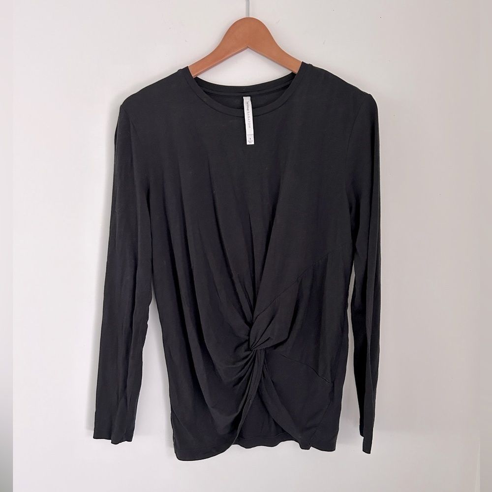 Aritzia BABATON Size Small long sleeve front twist